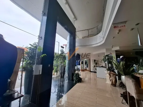 Edificio comercial en alquiler en Urdesa, Guayaquil · 927 m², foto 11