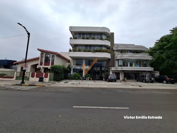 Edificio comercial en alquiler en Urdesa, Guayaquil · 927 m², foto 6