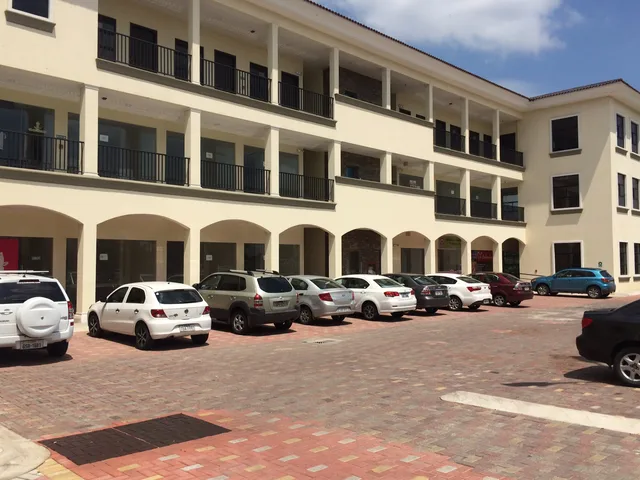 Oficina en alquiler y venta en La Aurora, Daule · 72.91 m²