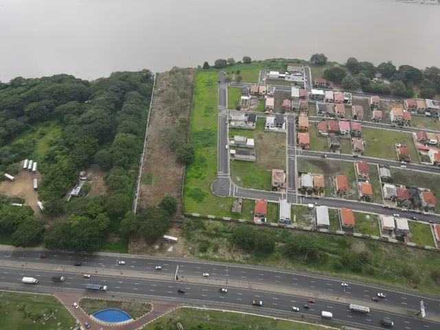 Terreno comercial en alquiler y venta en La Aurora, Daule · 10,500 m², foto 1