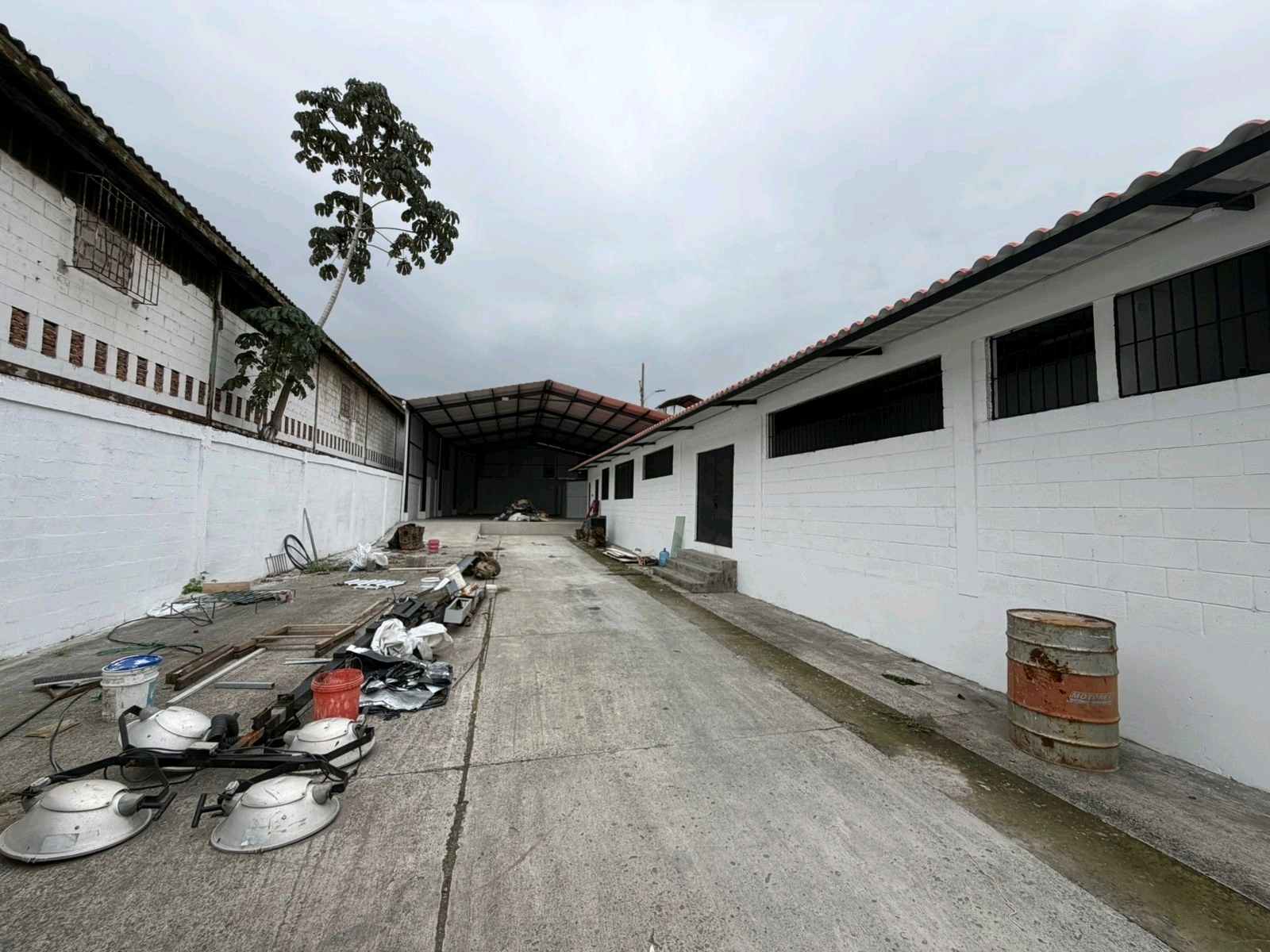 Bodega en alquiler y venta en Bellavista, Guayaquil · 450 m², foto 2