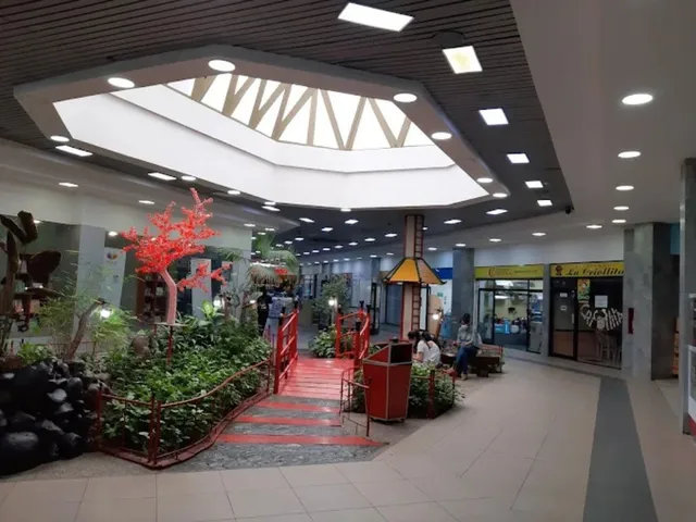 Local comercial en alquiler en Urdesa, Guayaquil · 569.18 m², foto 2