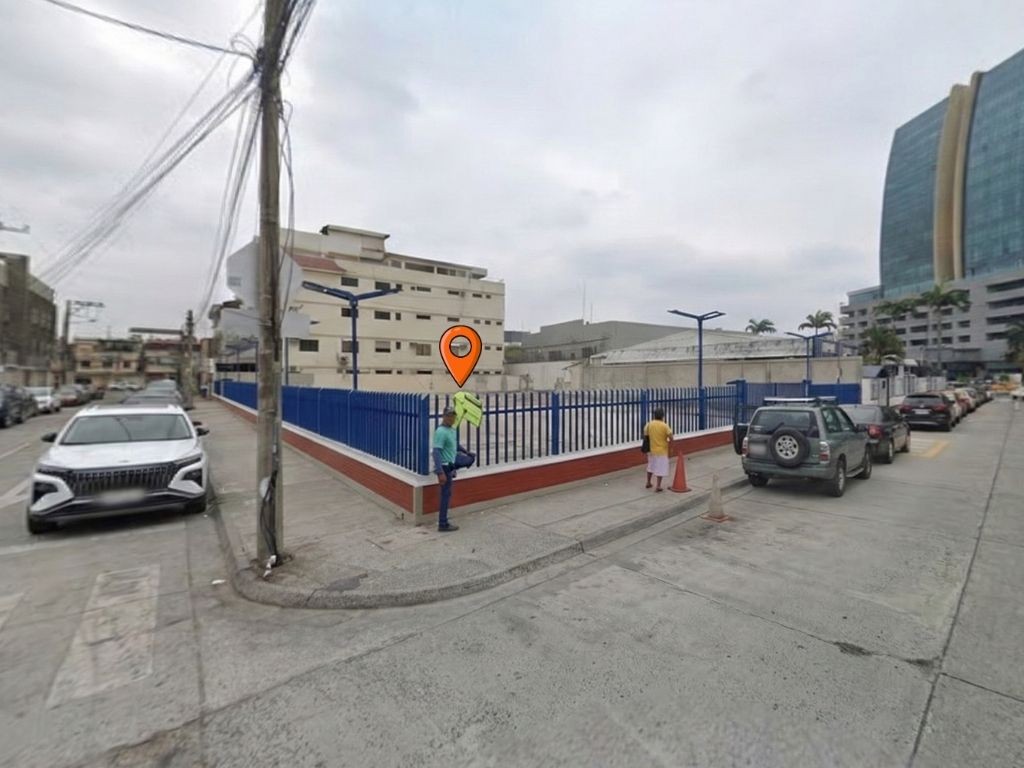 Terreno comercial en alquiler y venta en Av. Francisco de Orellana, Guayaquil · 1,243 m²