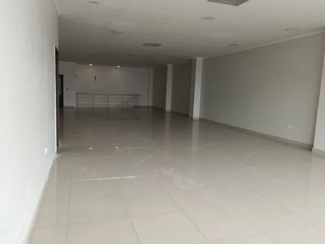 Local comercial en alquiler en Urdesa, Guayaquil · 300 m², foto 6