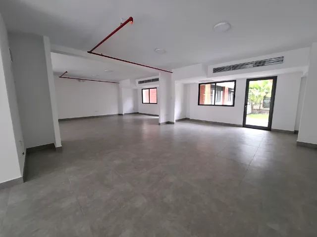 Local comercial en alquiler en Nuevo Samborondón, Samborondón · 130 m², foto 3