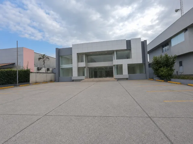 Local comercial en alquiler en La Alborada, Guayaquil · 1,090.6 m², foto 1