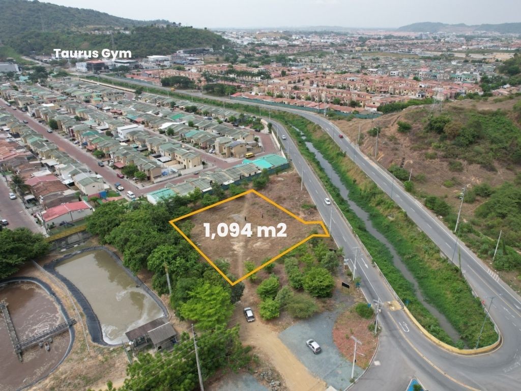 Terreno comercial en venta en La Aurora, Daule · 1,094 m²