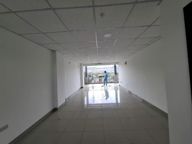 Oficina en alquiler y venta en Autopista Narcisa de Jesús, Guayaquil · 35.86 m², foto 2