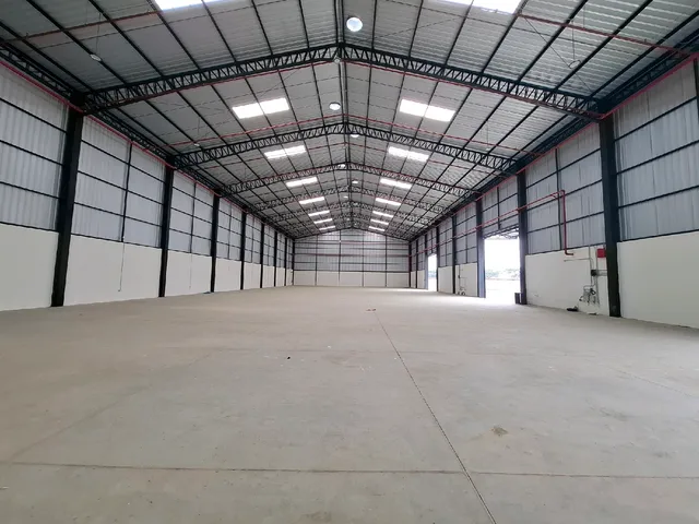 Bodega en alquiler en Nuevo Samborondón, Samborondón · 600 m²