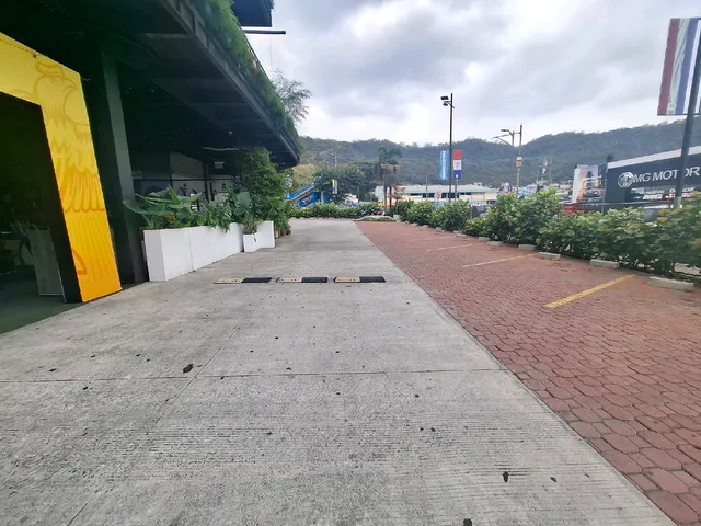Local comercial en alquiler en Urdesa, Guayaquil · 750 m², foto 3
