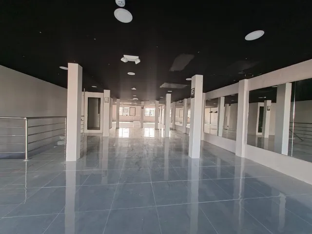 Local comercial en alquiler en Urdesa, Guayaquil · 345 m², foto 3
