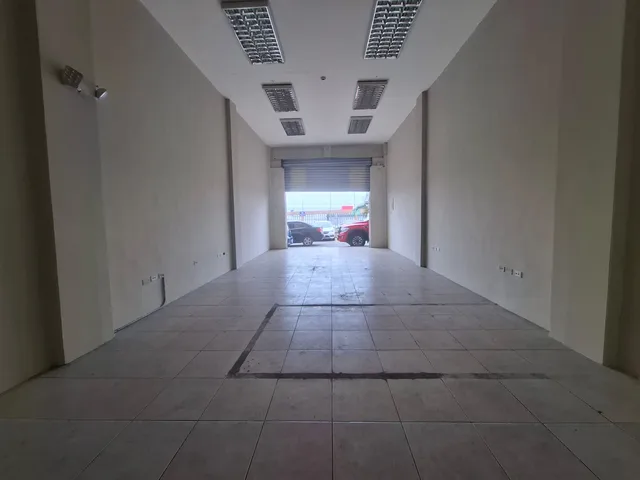 Local comercial en alquiler en Av. Juan Tanca Marengo, Guayaquil · 120 m², foto 2