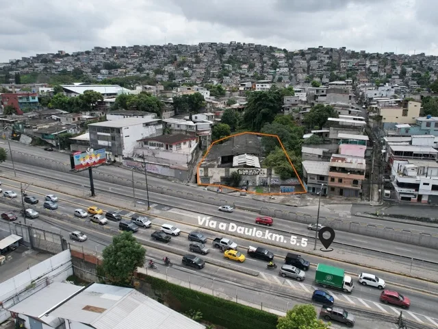 Terreno comercial en venta en vía a Daule, Guayaquil · 2,750 m²