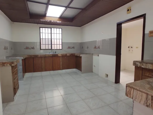 Edificio comercial en alquiler y venta en Urdenor, Guayaquil · 430 m², foto 11