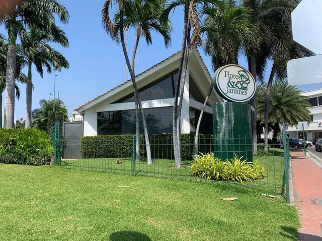 Local comercial en alquiler en La Puntilla, Samborondón · 425 m²