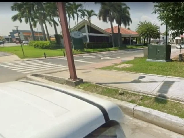 Local comercial en alquiler en La Puntilla, Samborondón · 425 m², foto 2