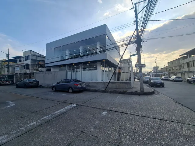 Local comercial en alquiler y venta en Norte, Guayaquil · 365 m²