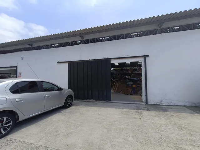 Bodega en alquiler en Av. Carlos Julio Arosemena, Guayaquil · 300 m²