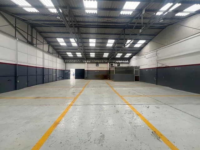 Bodega en alquiler en Av. Carlos Julio Arosemena, Guayaquil · 300 m², foto 2